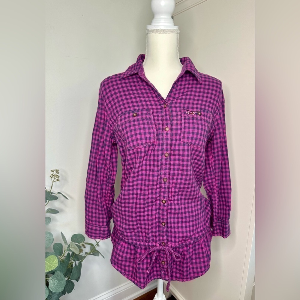 Hollister Button Down Tie Waist Plaid Shirt in Pink and Navy Blue Size Large